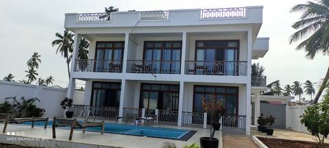 Paradise Villa De La Mer on the beach