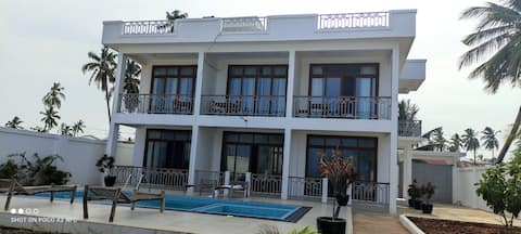 Paradise Villa De La Mer on the beach
