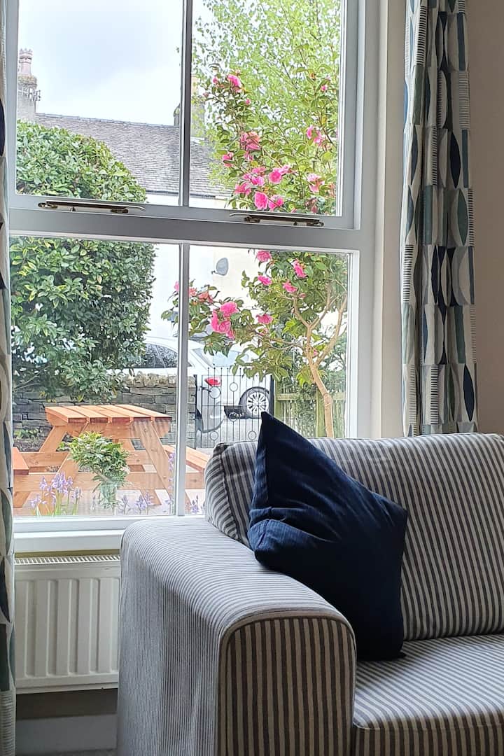 Keswick. Spacious 19th C. Cottage, Quiet Street. - Borrowdale