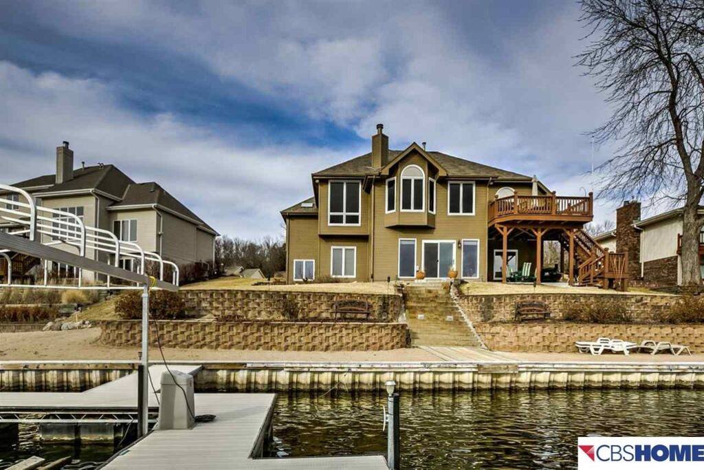 Back of house (view from lake)