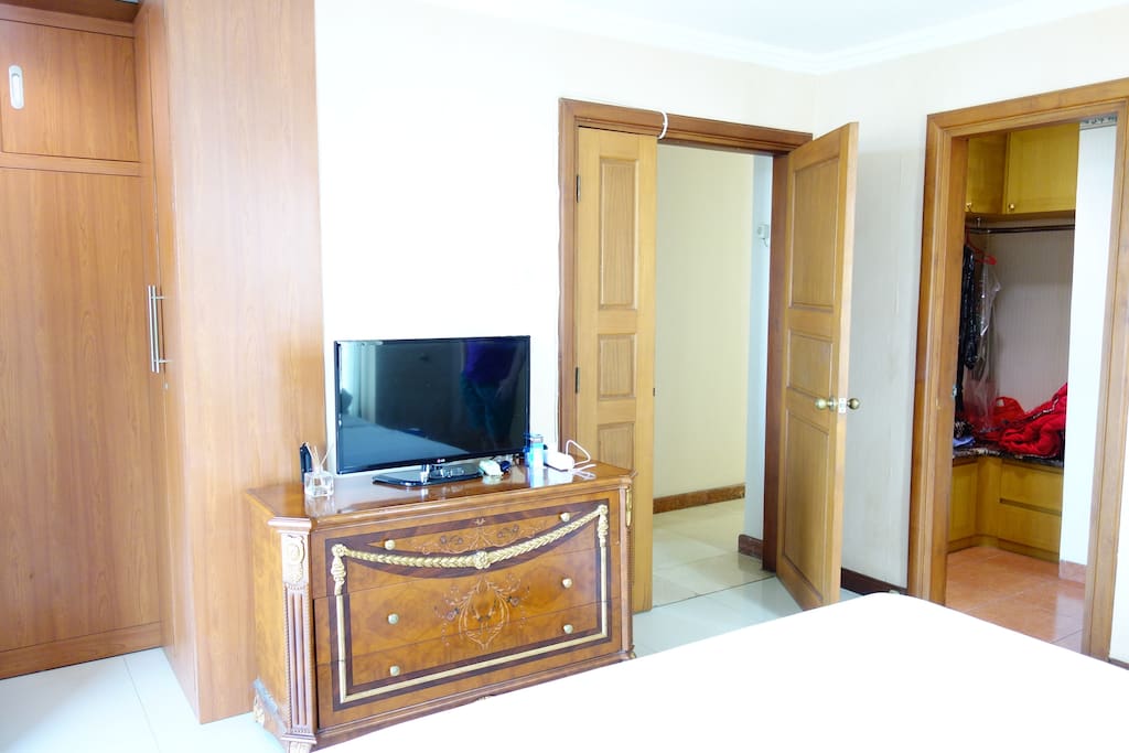 TV, Walk in Wardrobe with classical design