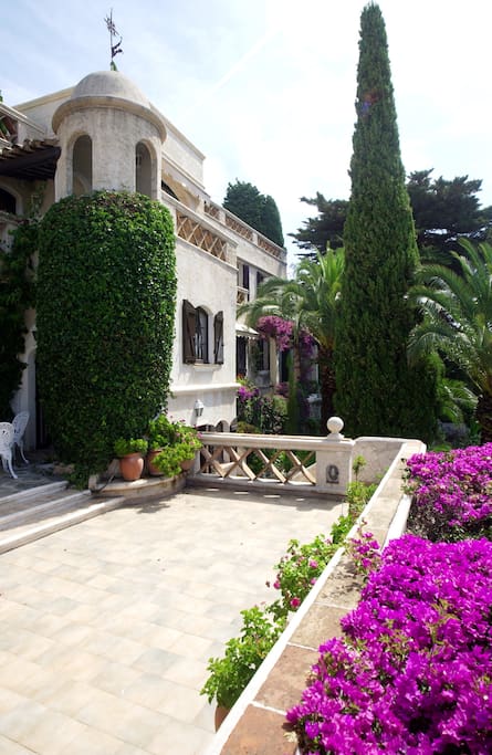 Aile de la villa à louer