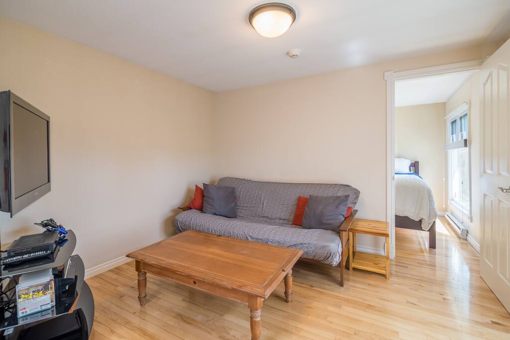 Living room towards bedroom