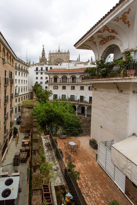 Vistas desde el Salón de la plaza del Cabildo y de la Catedral