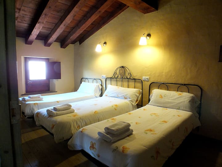 ชั้นที่สอง: ห้องสำหรับสามท่าน