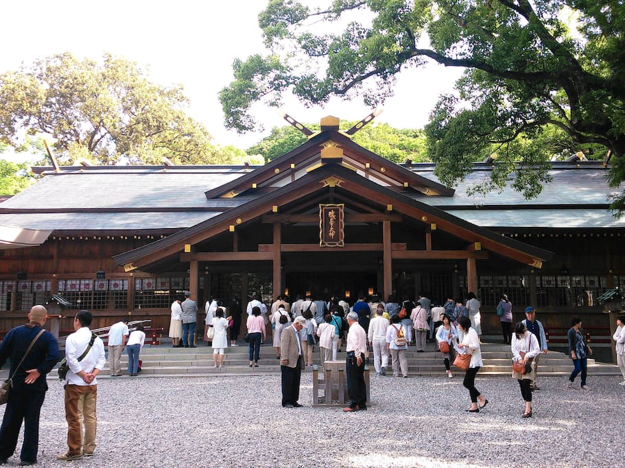 Sarutahiko-jinja shrine.Neighborfood. It takes 5 min form Isuzu guesthouse.