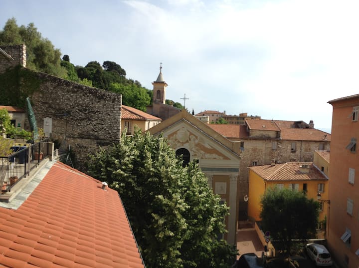 Studio In The Heart Of Old Town. In The Heart Of Old Town - Nice