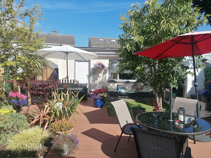 self contained cozy tot private near city & airpor Apartments for