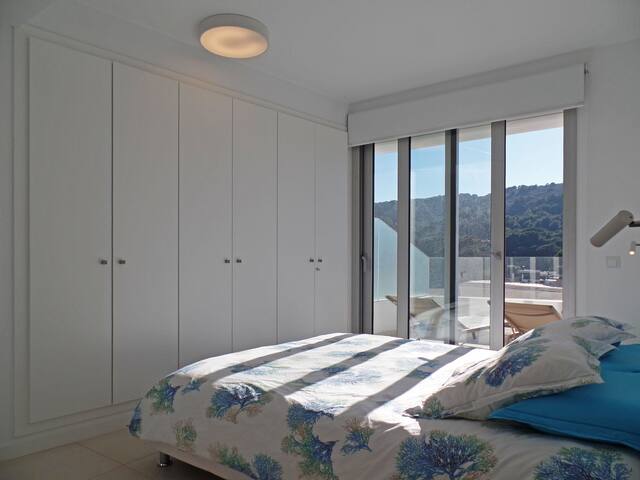 LUXURY 6P APT 5M FROM BEACH FREE WIFI AIRCO GARAGE gallery image 4