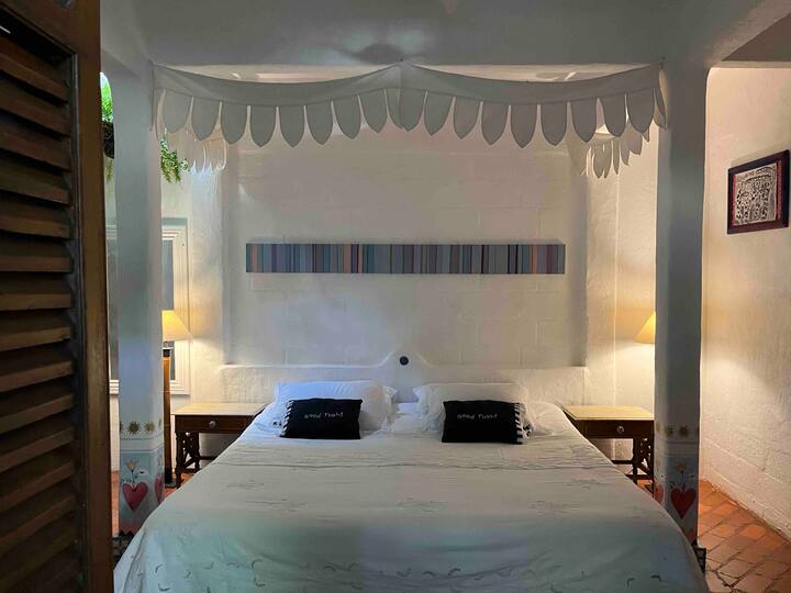 Საწოლი 193 × 203 სმ 