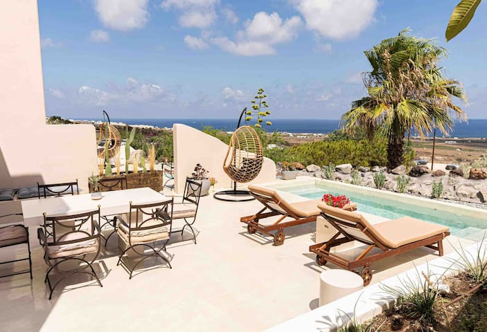 Pink Freud Villa| Luxury |Jetted Pool |Sunset View