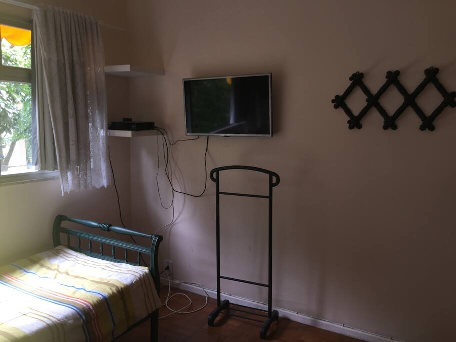 Smart TV (netflix e canais a cabo)