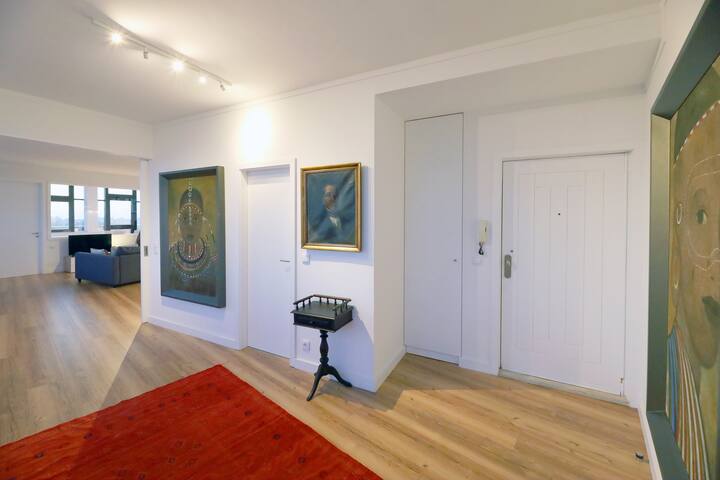 Porto Stunning Central Penthouse – Free parking gallery image 2