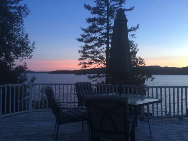 Lakeside Retreat 3bdr Private House gallery image 4