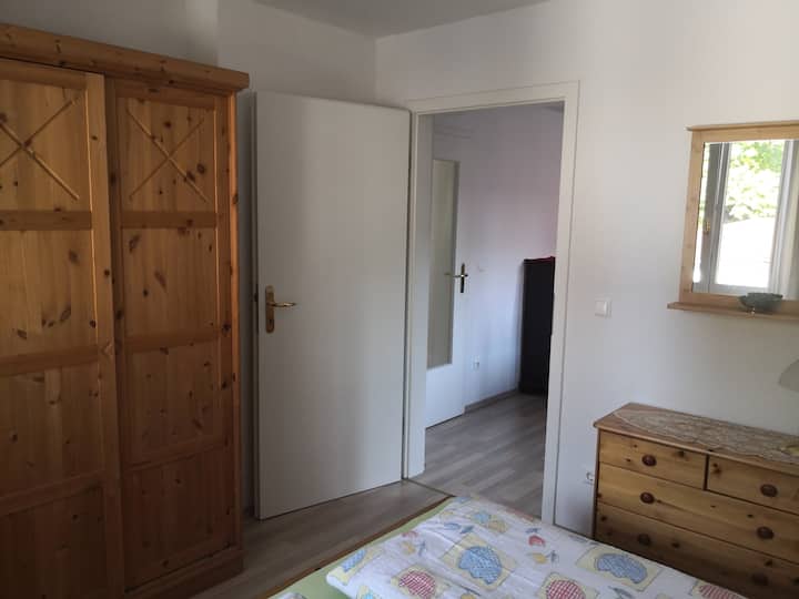 Angalia kutoka chumba cha kulala cha 1 hadi chumba cha kulia 