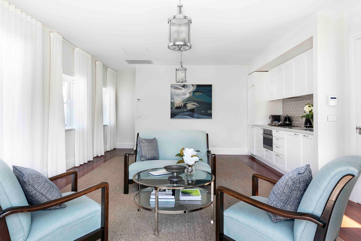 Top Airbnb: Bar Beach - 100m to sand, sophisticated luxury in Newcastle City Council