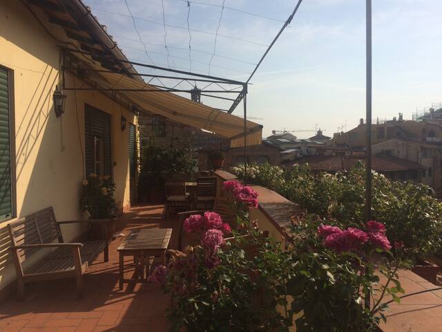 Super views & Terrace Central Ponte Vecchio 3 bdr gallery image 2