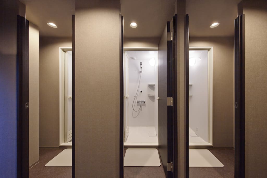 Public shower room