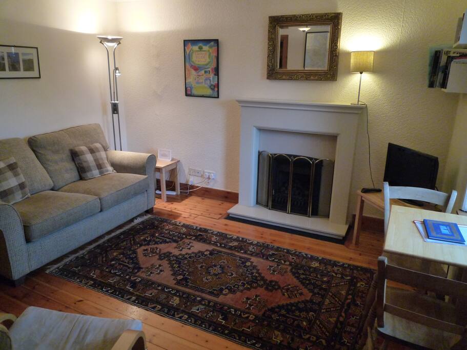 Another view of the livingroom