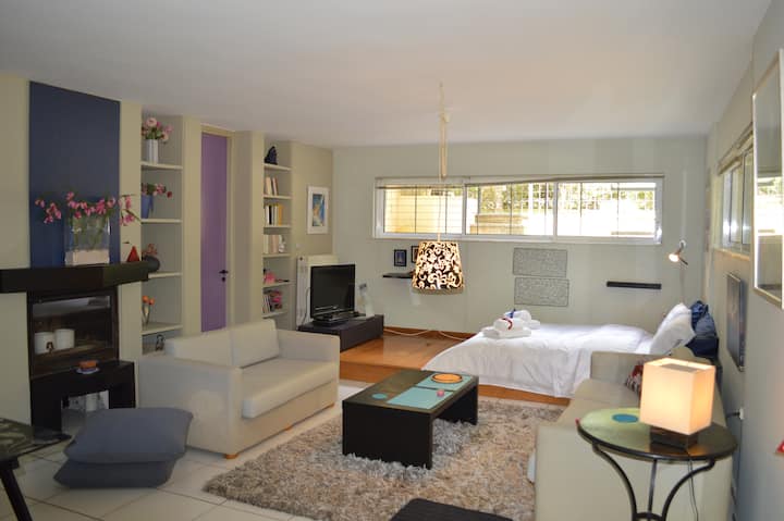 VIP Artistic Studio Apt in Kifisia