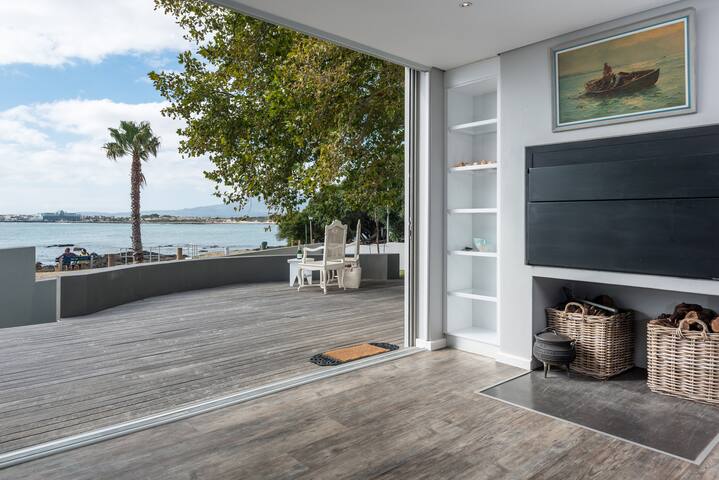 Gordons Bay Beachhouse gallery image 5