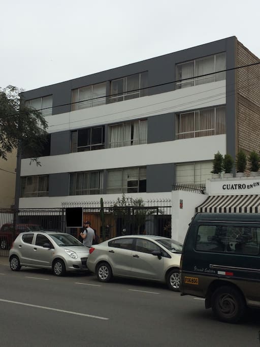 Building has 24/7 security personnel .... gated entrance