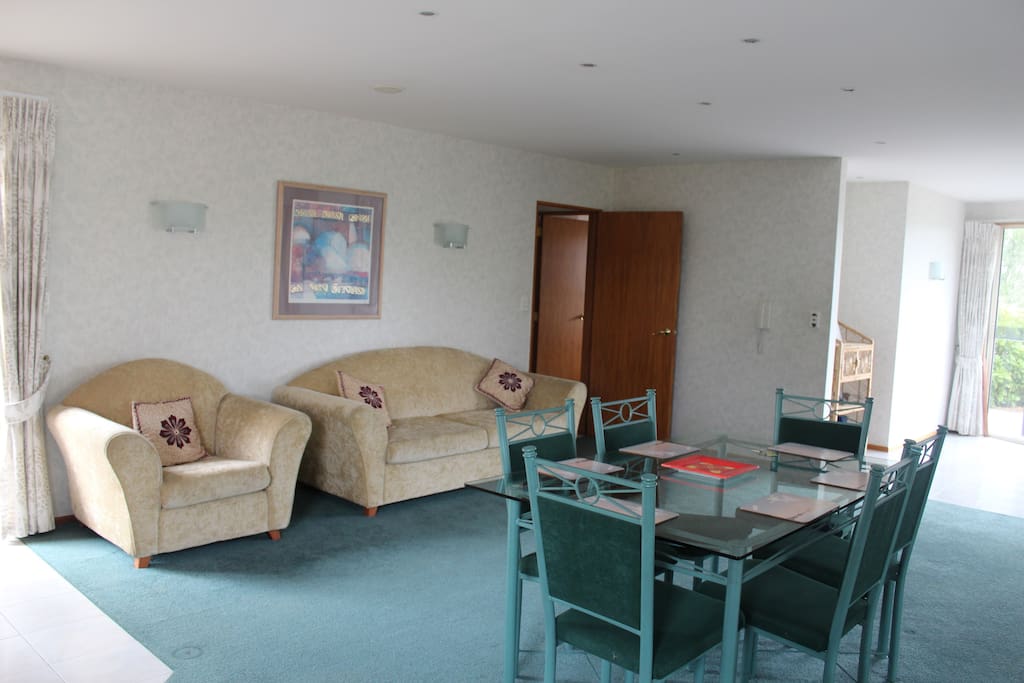Dining/Lounge