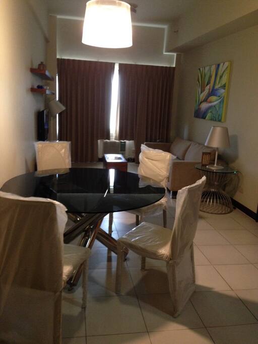 Dine comfortably in this four-seater modern dining set