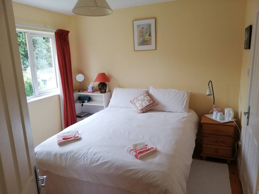 Double room overlooking south facing garden