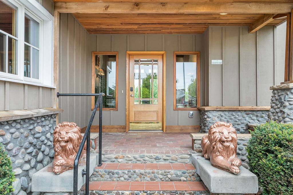 Front entry to Farm House