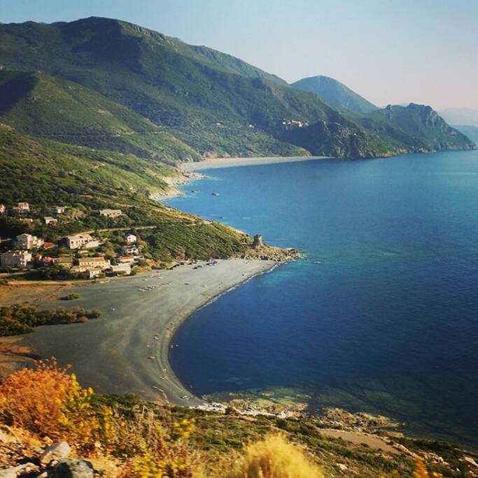 plage d'albu vue d'en haut et à 10 min à pied du domaine