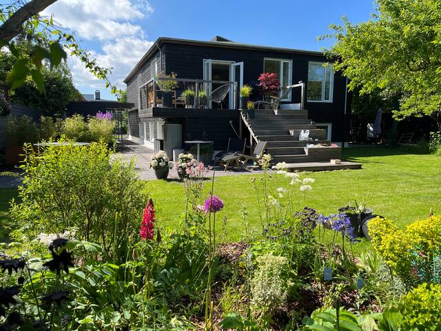 Villa tæt på centrum til 8 personer gallery image 2