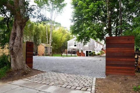 Top Airbnb: Irie By The Lake in Vineyard Haven