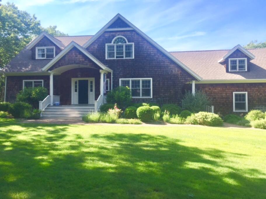 Away from it all, yet minutes to Wolffer Wine Stand (you can walk), Sagg Main and Gibson beaches, and Bridgehampton and Sag Harbor shopping and dining!