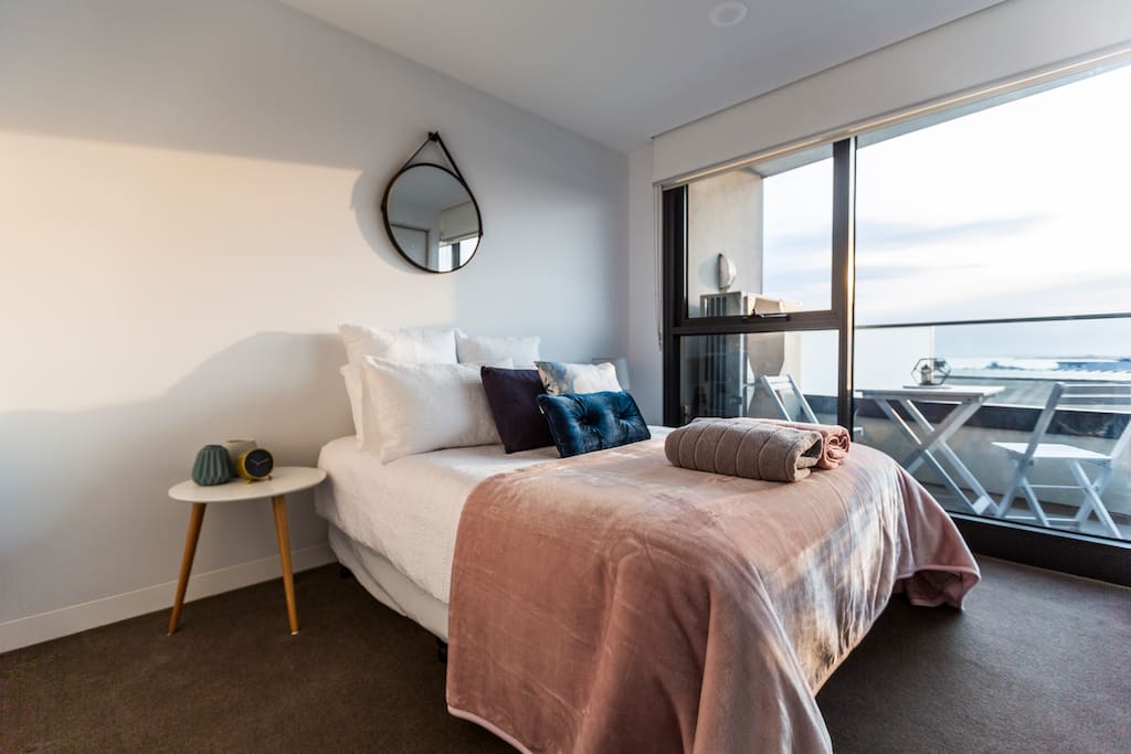 Bedroom 2 with bay and city views
