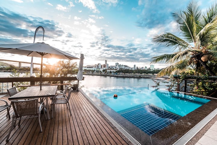 Casa da Porta Amarela · Infinity Pool, Bay Views