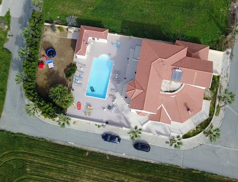 Larnaca Mansion Ideal For 3 Families or More‼️