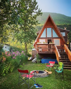 Beautiful+A-frame+chalet+in+town