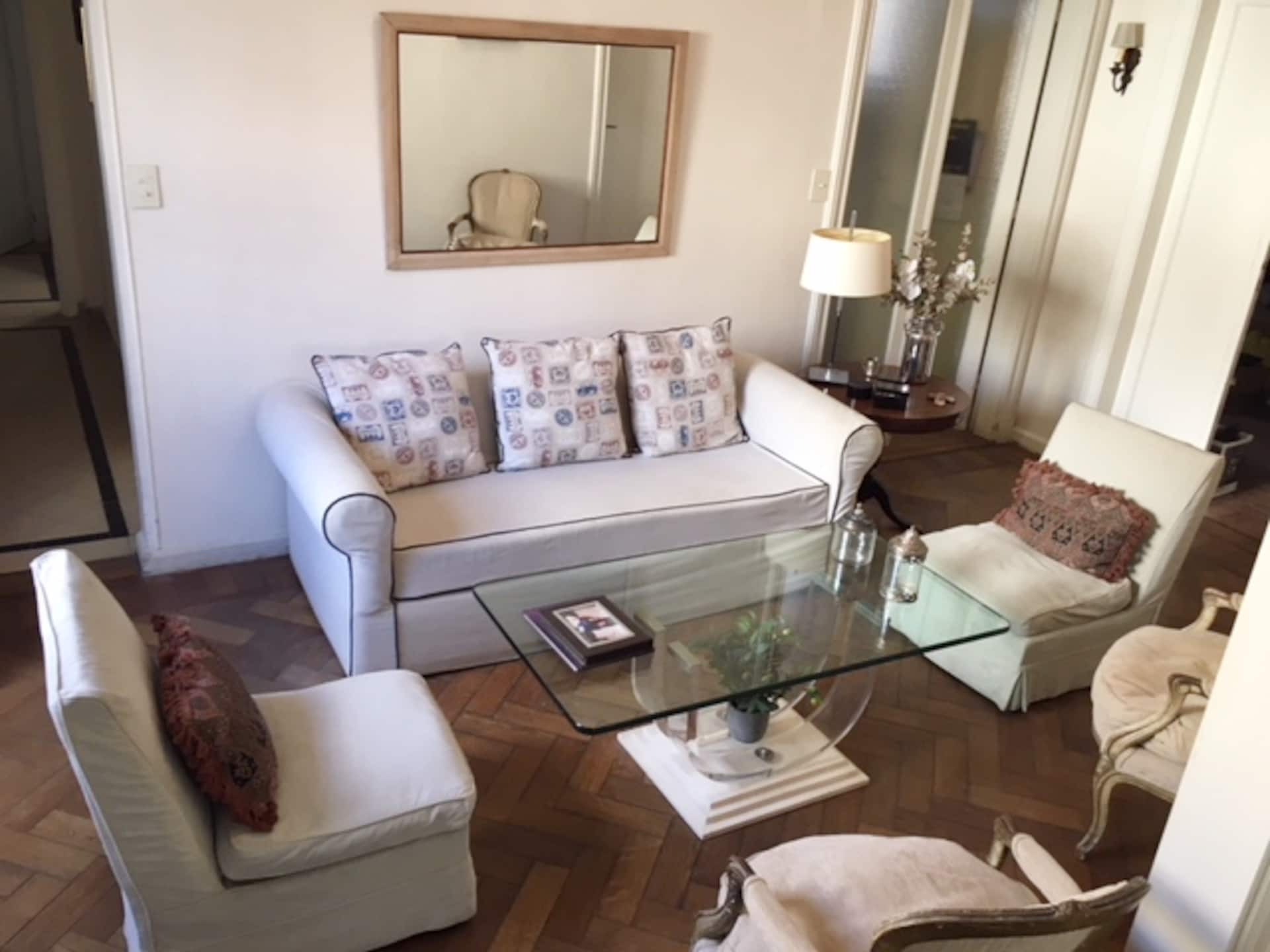 Renovated private room with en-suite bathroom in Recoleta