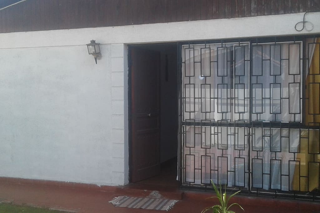 muy segura la casa, protecciones en todos los accesos