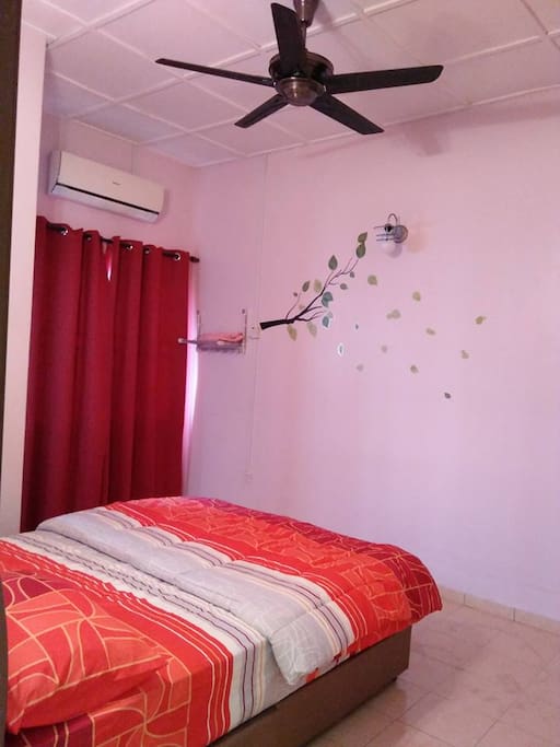 Room with a queen bed