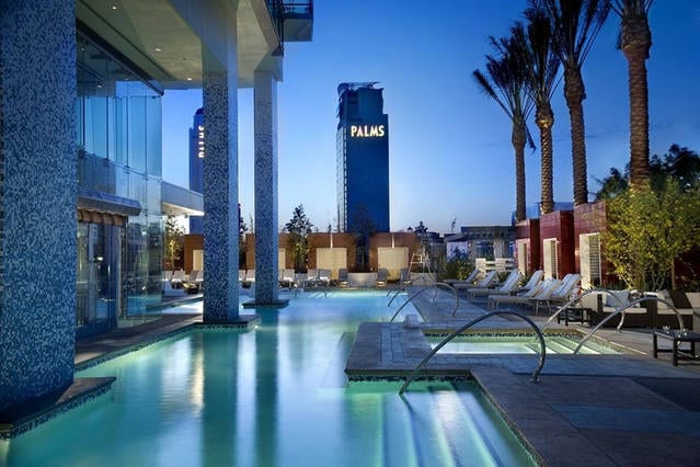 * Stunning Strip View 24th floor *