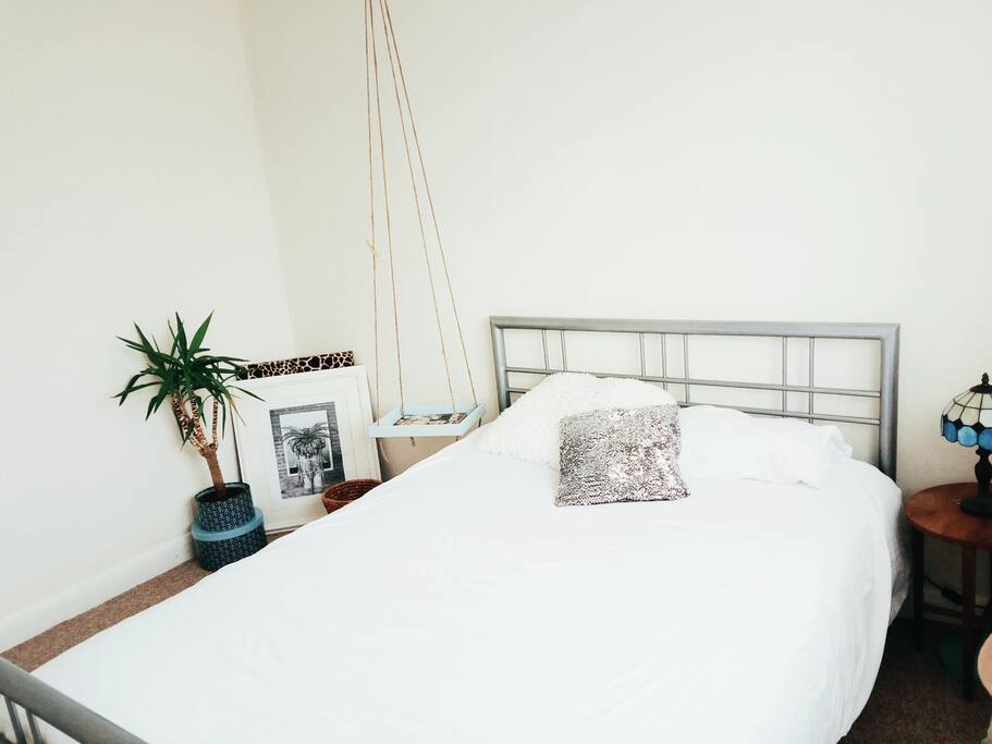 King size bed with fresh linen