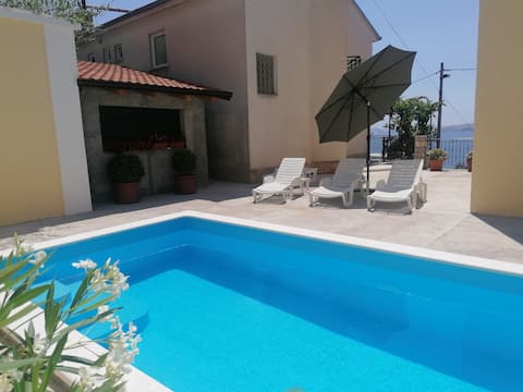Apartment Petra with swimming pool