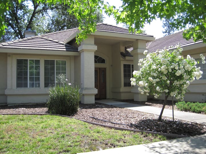 Comfy private unit with backyard