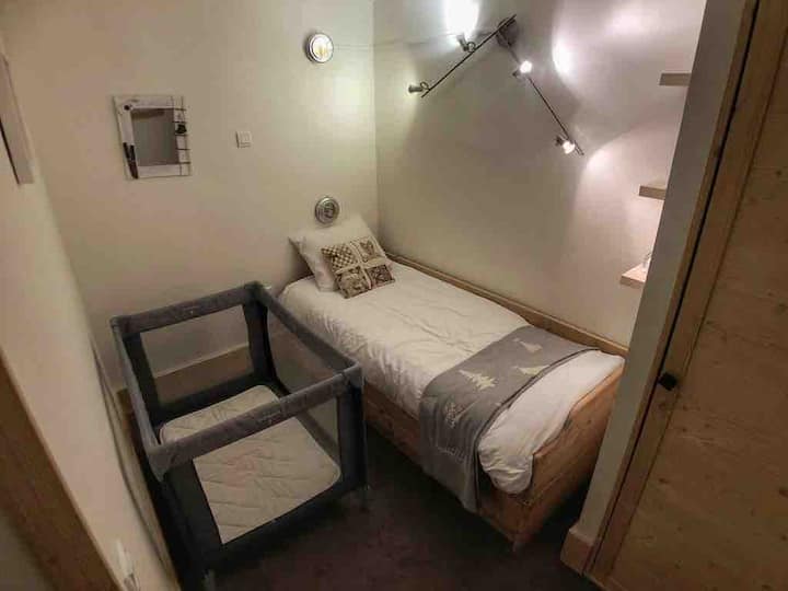 3-საძინებლიანი, ჩაშენებული კარადით