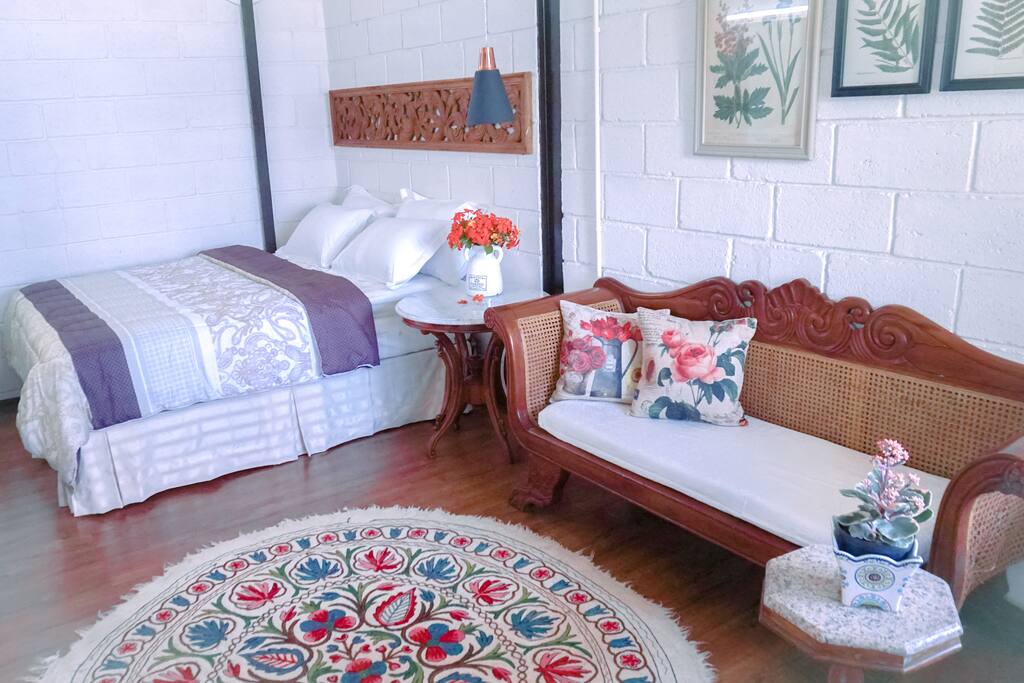 Kecubung Room