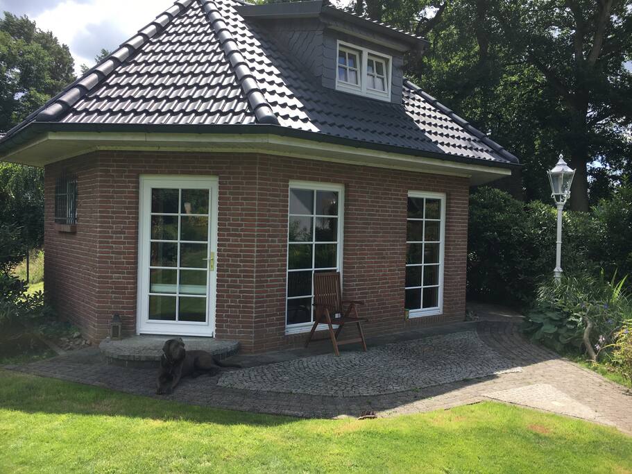 Gästehaus mit Miniterrasse am Teich