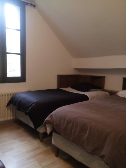 1 chambre avec 2 lits 90