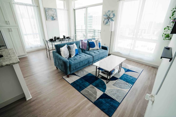 Downtown Luxury 2br W/ Pool & Parking - Nashville, TN